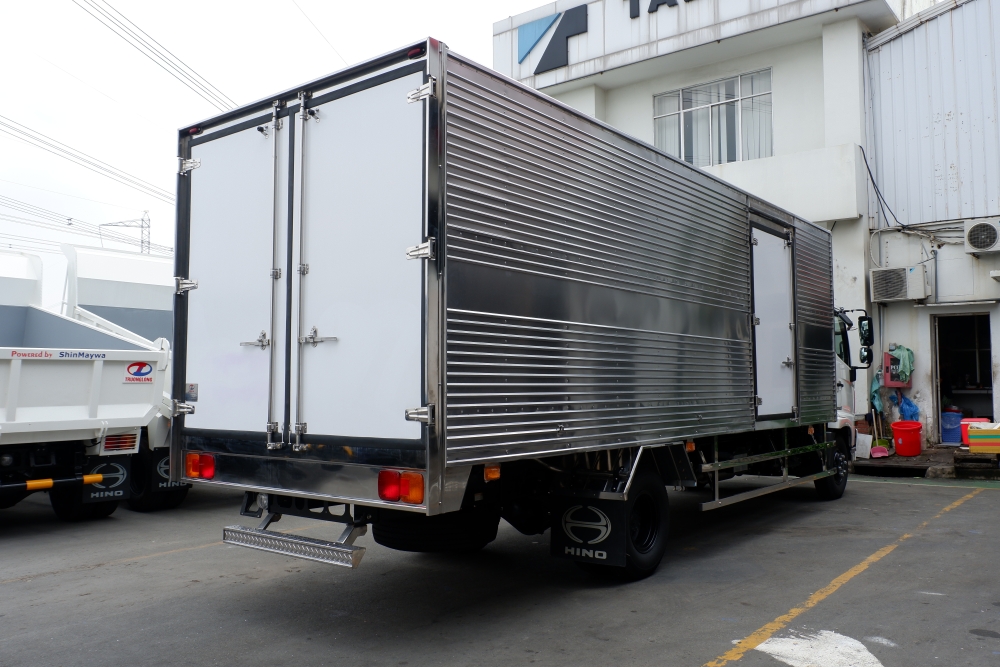 Xe Thùng Kín HINO Inox 6 Tấn Vay 80% LS Thấp, Thùng Dài 6.650 mm, Hino 500 FC9JLTC