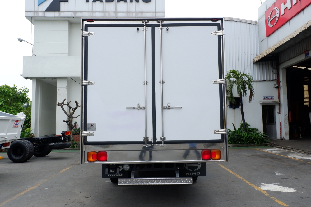 Xe Thùng Kín HINO Inox 6 Tấn Vay 80% LS Thấp, Thùng Dài 6.650 mm, Hino 500 FC9JLTC