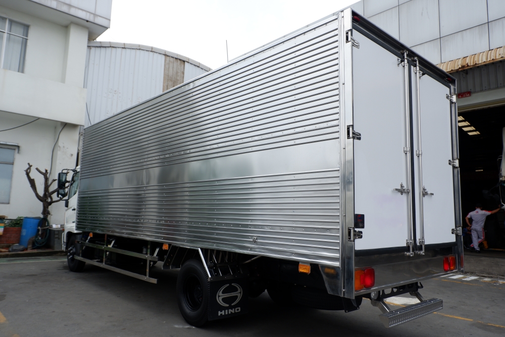 Xe Thùng Kín HINO Inox 6 Tấn Vay 80% LS Thấp, Thùng Dài 6.650 mm, Hino 500 FC9JLTC