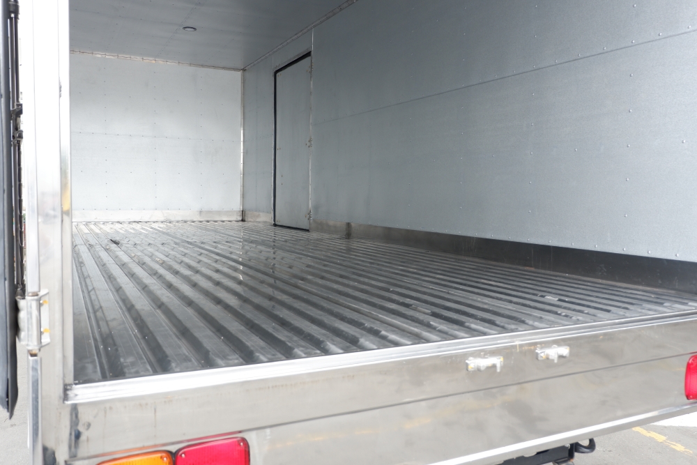 Xe Thùng Kín HINO Inox 6 Tấn Vay 80% LS Thấp, Thùng Dài 6.650 mm, Hino 500 FC9JLTC