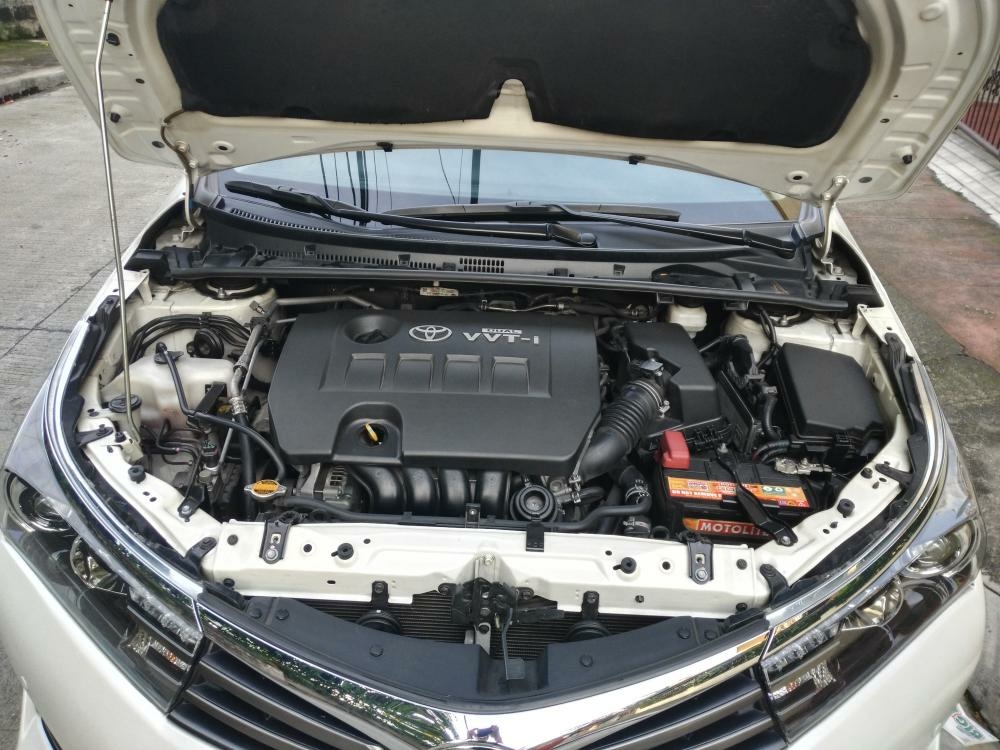 Bán Toyota Altis 2.0 full 2014 tự động màu trắng xe rất đẹp.