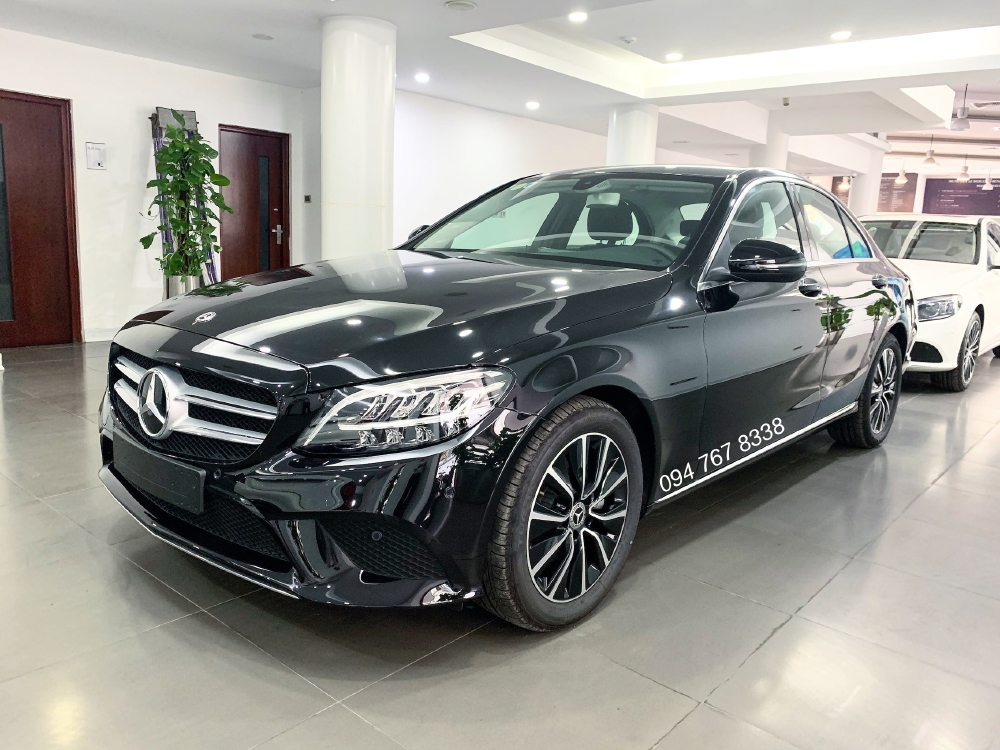 Bán Mercedes C200 2019 màu Đen - Xe đã qua sử dụng chính hãng