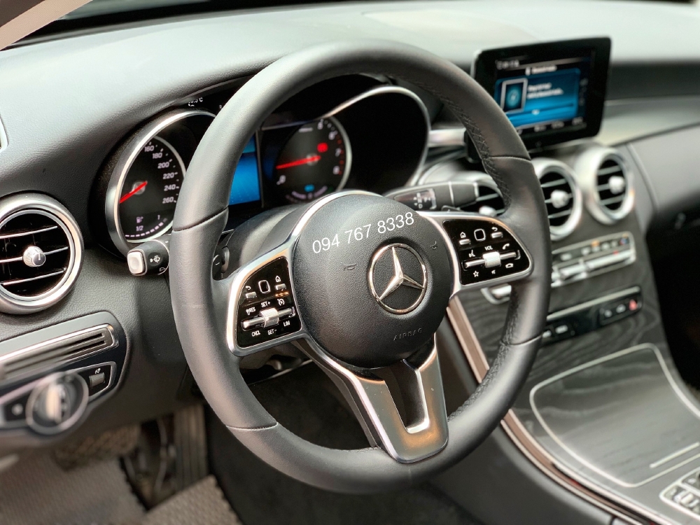 Bán Mercedes C200 2019 màu Đen - Xe đã qua sử dụng chính hãng