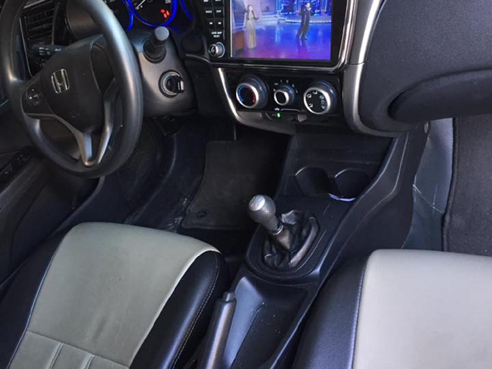 Bán Honda City 2017 số sàn màu xám xe đi giữ còn mới