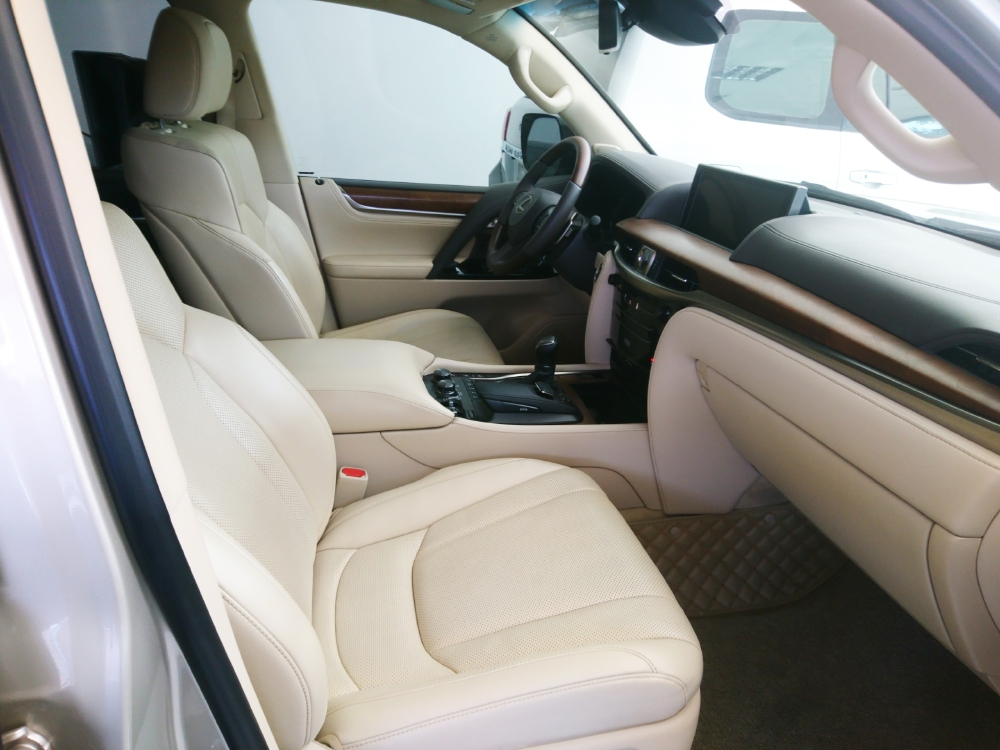 Lexus LX 570 2016 bản xuất mỹ