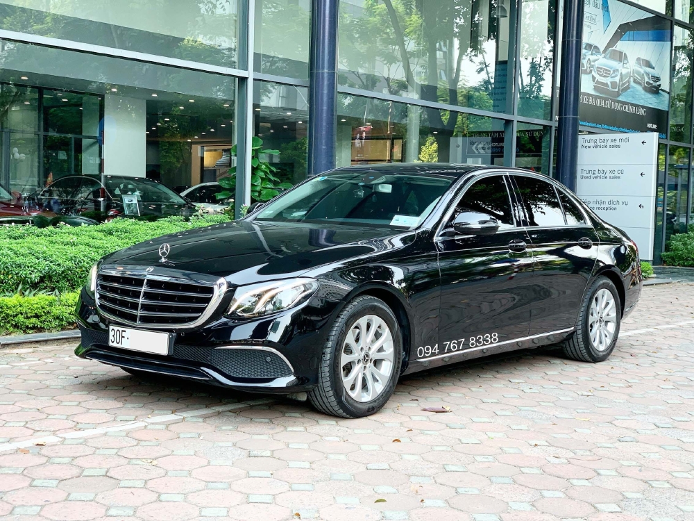 Bán Mercedes E200 2018 màu Đen chính chủ biển Hà Nội giá tốt
