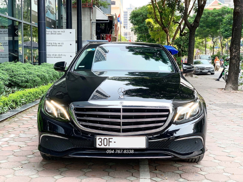 Bán Mercedes E200 2018 màu Đen chính chủ biển Hà Nội giá tốt