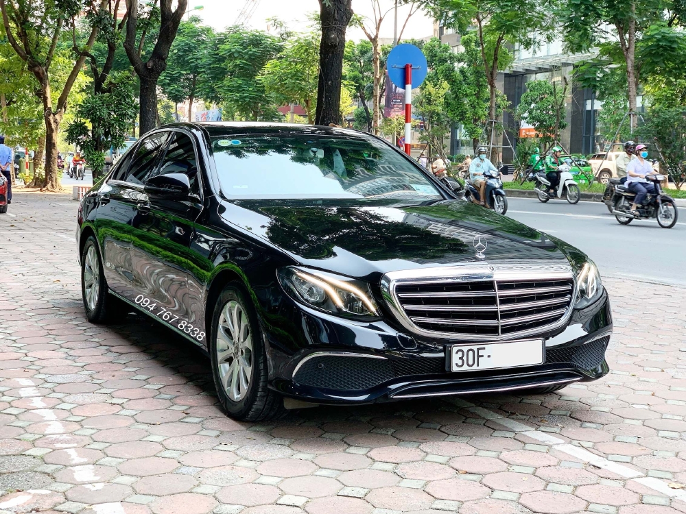 Bán Mercedes E200 2018 màu Đen chính chủ biển Hà Nội giá tốt