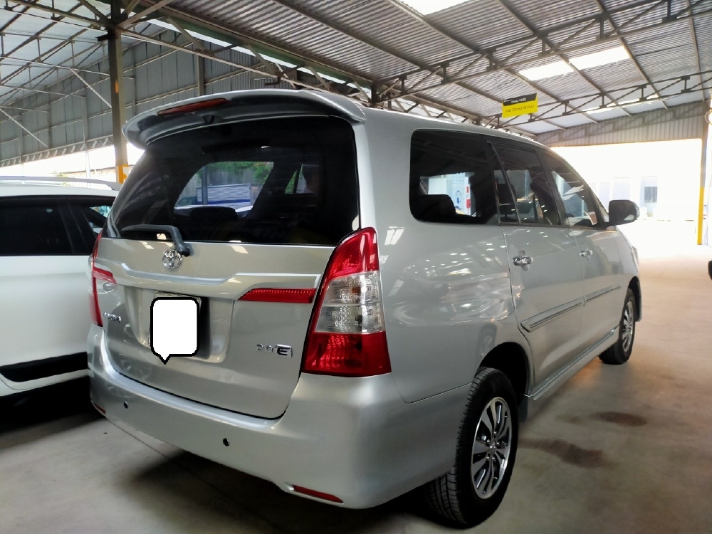 Cần bán innova 2016 số sàn màu bạc xe gia đình