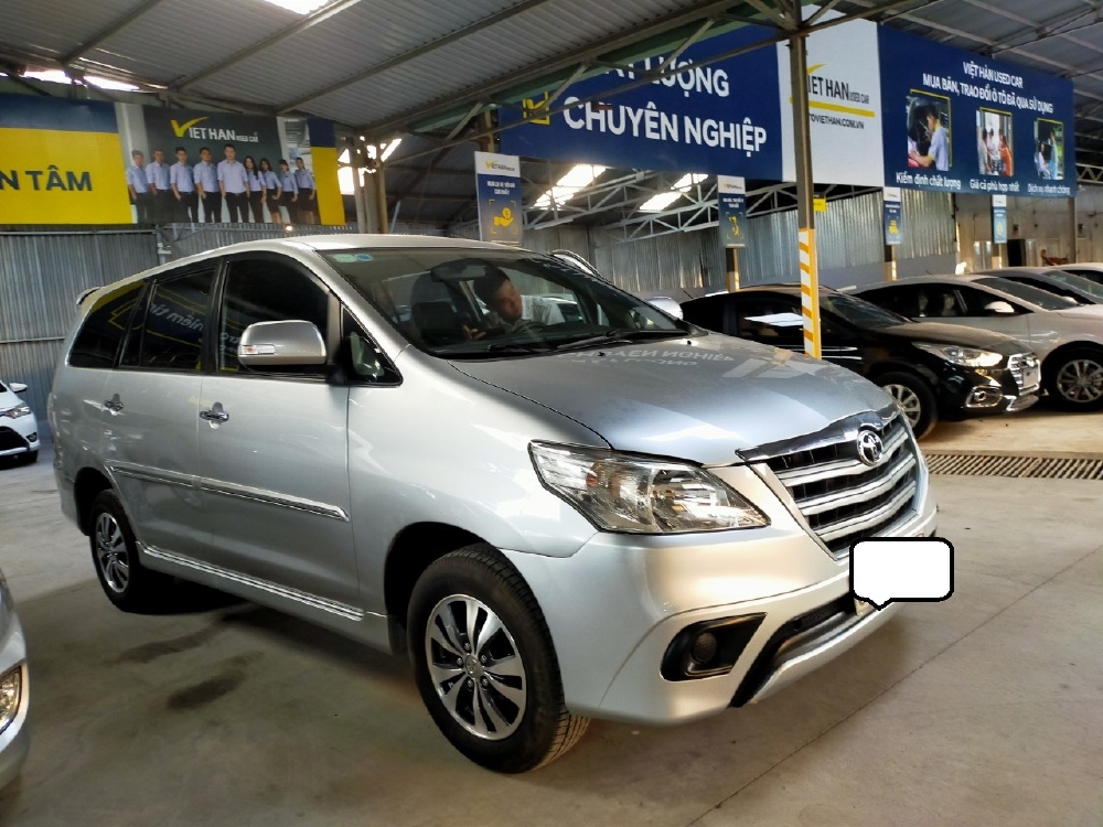 Cần bán innova 2016 số sàn màu bạc xe gia đình
