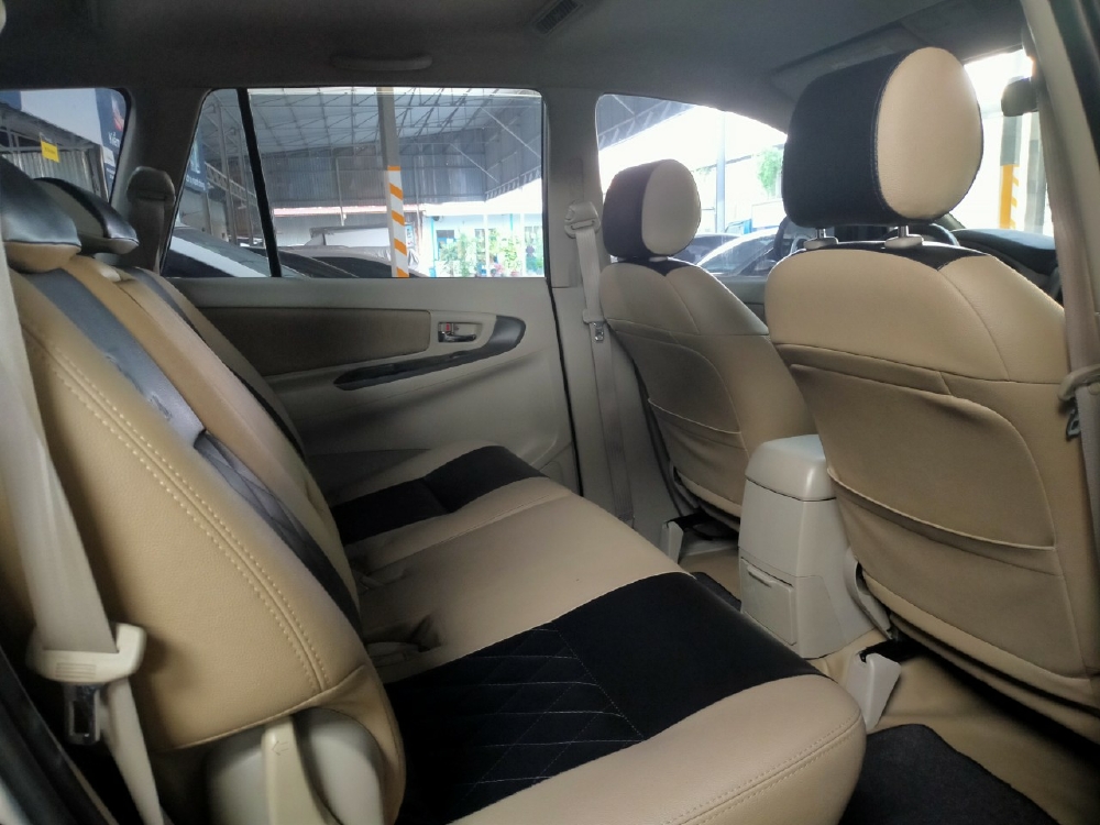 Cần bán innova 2016 số sàn màu bạc xe gia đình