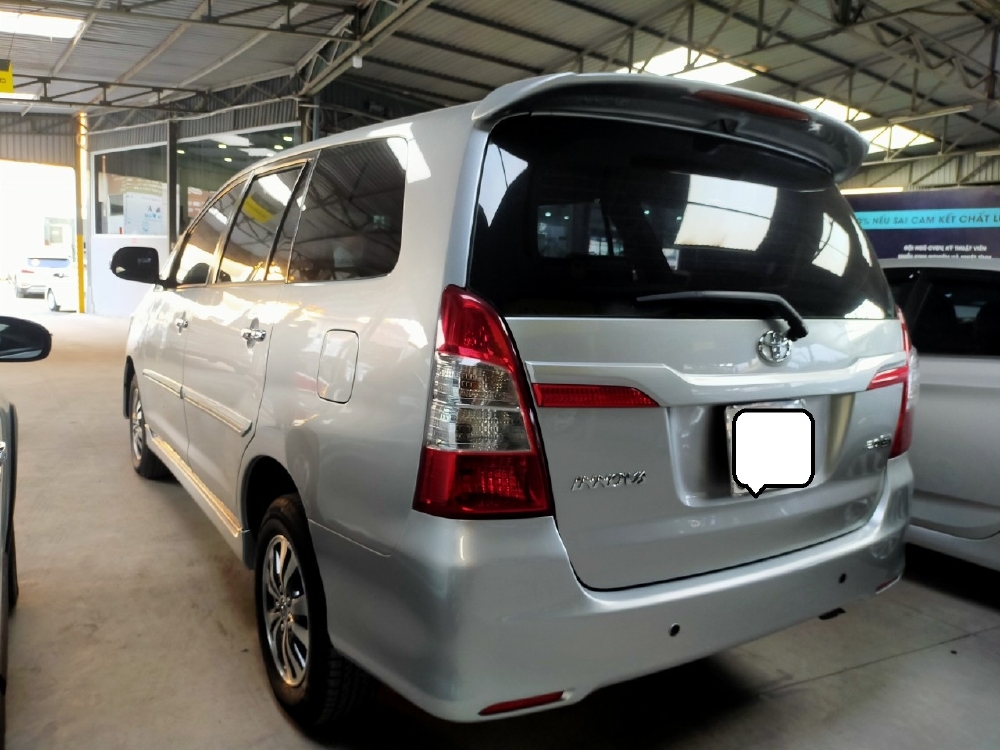 Cần bán innova 2016 số sàn màu bạc xe gia đình