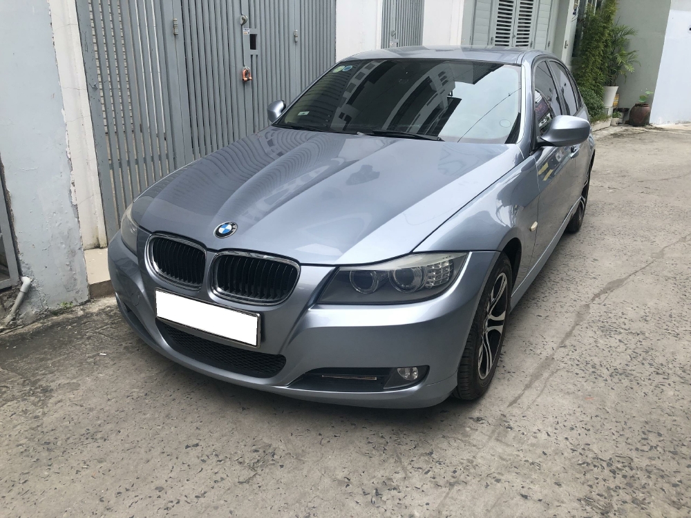 Gia đình cần bán xe Bmw 320i.