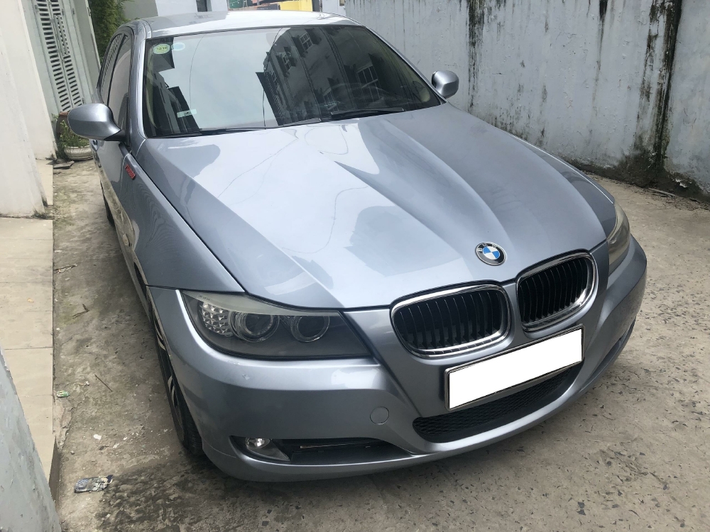 Gia đình cần bán xe Bmw 320i.