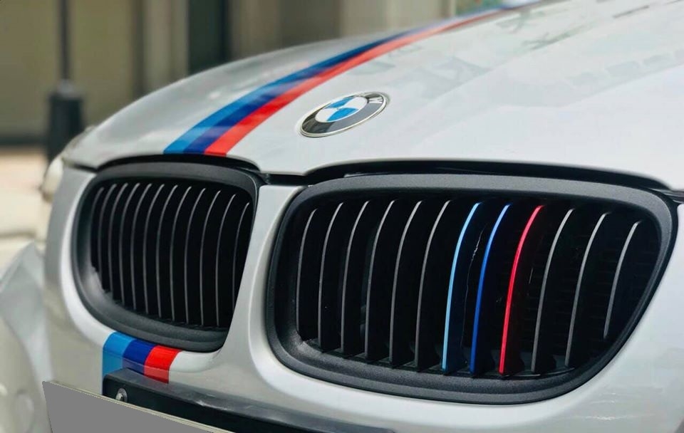 Bán BMW 320 tự động 2010 màu xám bạc xe chính chủ.
