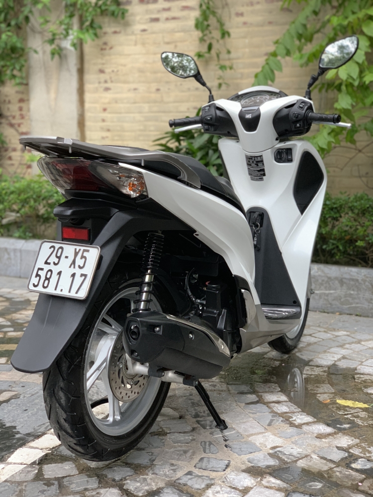 Cần bán SH Việt 150 ABS 2019 màu trắng mới kính coong