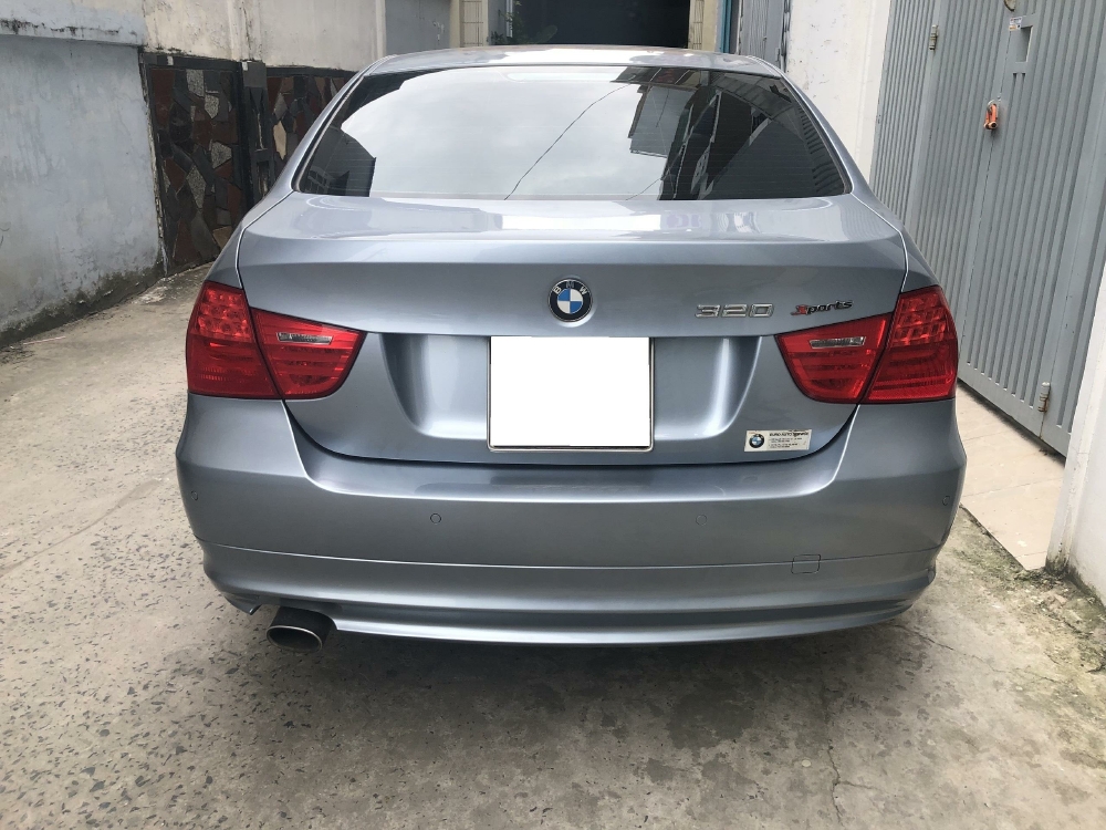 Gia đình cần bán xe Bmw 320i.