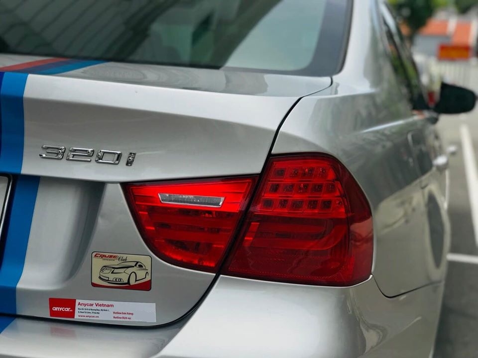 Bán BMW 320 tự động 2010 màu xám bạc xe chính chủ.