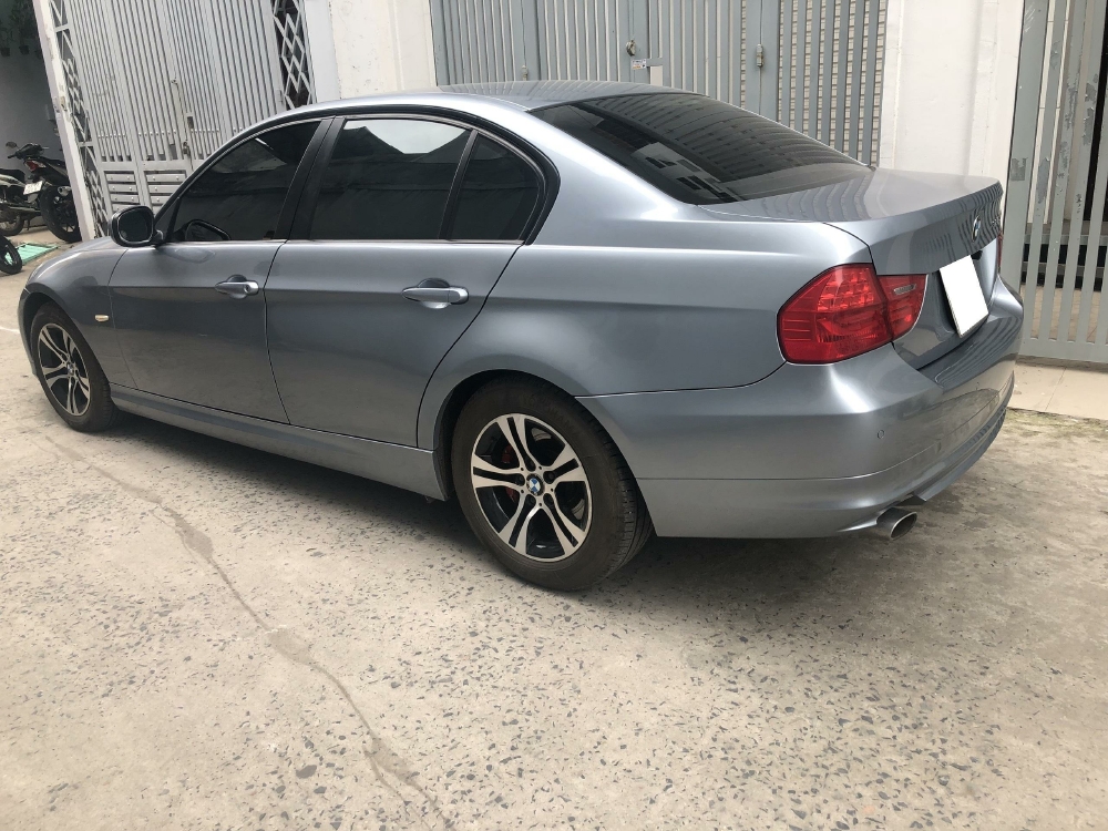 Gia đình cần bán xe Bmw 320i.