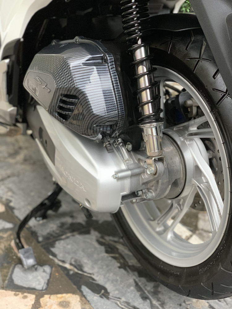 Cần bán SH Việt 150 ABS 2019 màu trắng mới kính coong