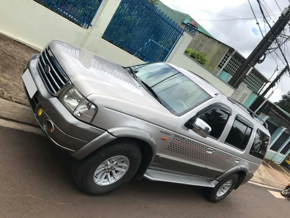 Gia đình bán Ford Everest 2006