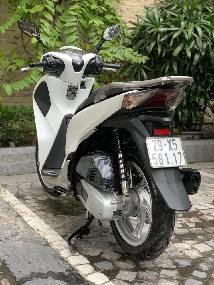Cần bán SH Việt 150 ABS 2019 màu trắng mới kính coong