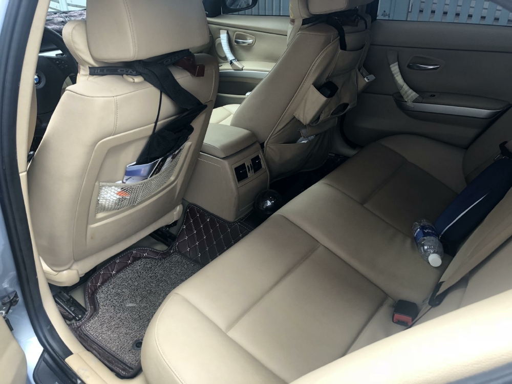 Gia đình cần bán xe Bmw 320i.