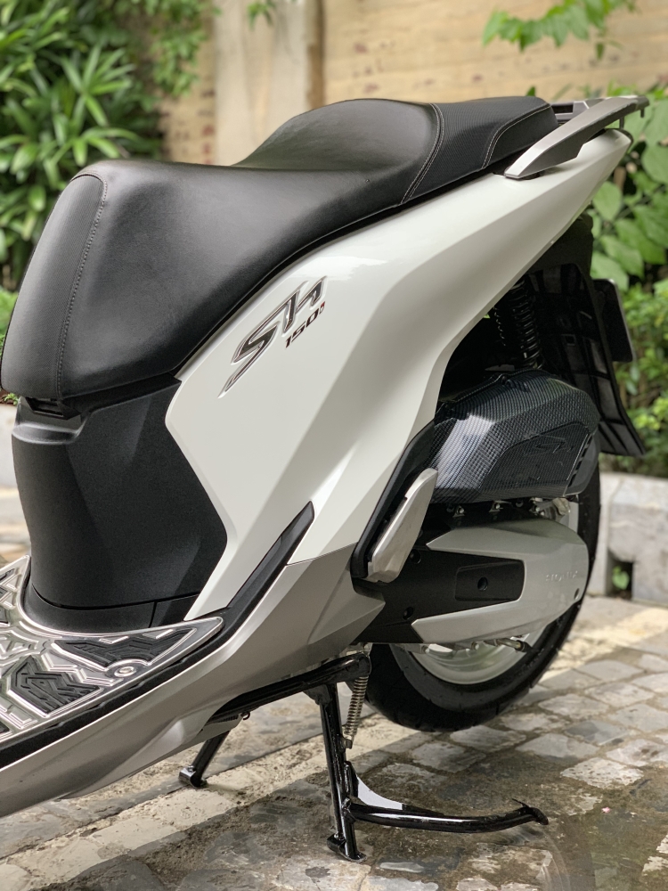 Cần bán SH Việt 150 ABS 2019 màu trắng mới kính coong