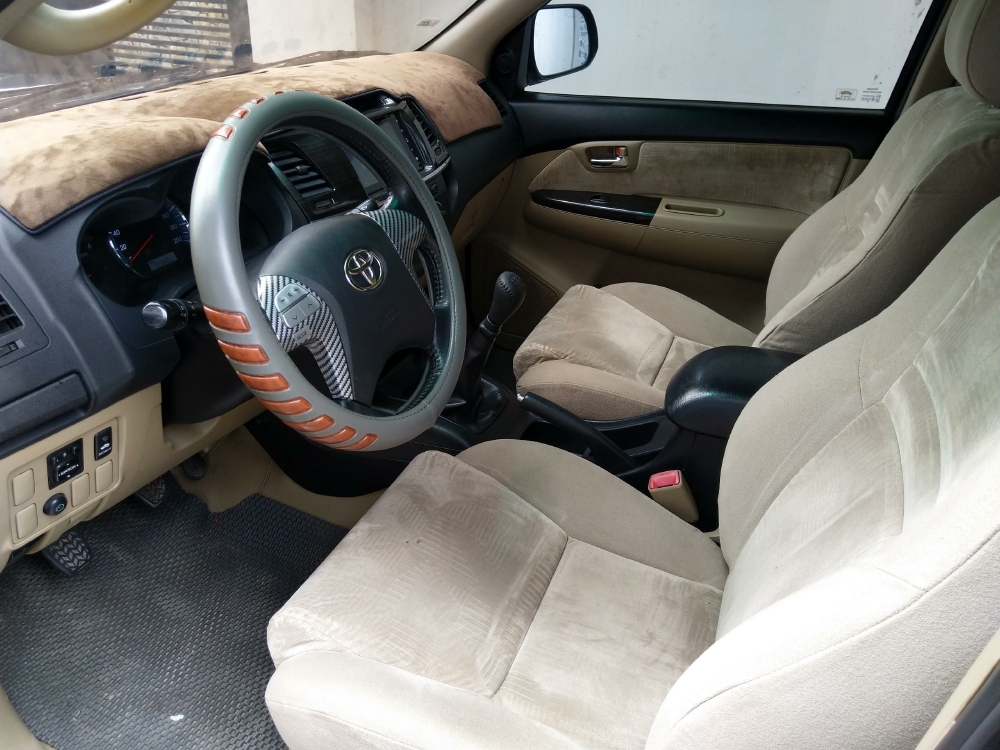Kẹt tiền bán gấp Toyota Fortuner số sàn dầu 2015