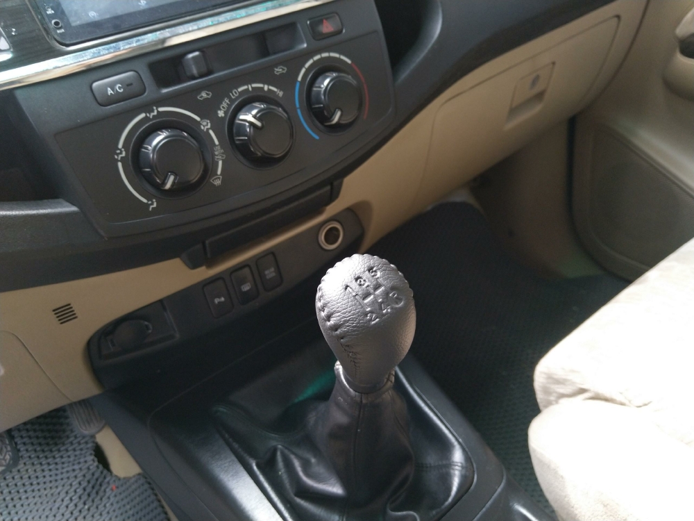 Kẹt tiền bán gấp Toyota Fortuner số sàn dầu 2015