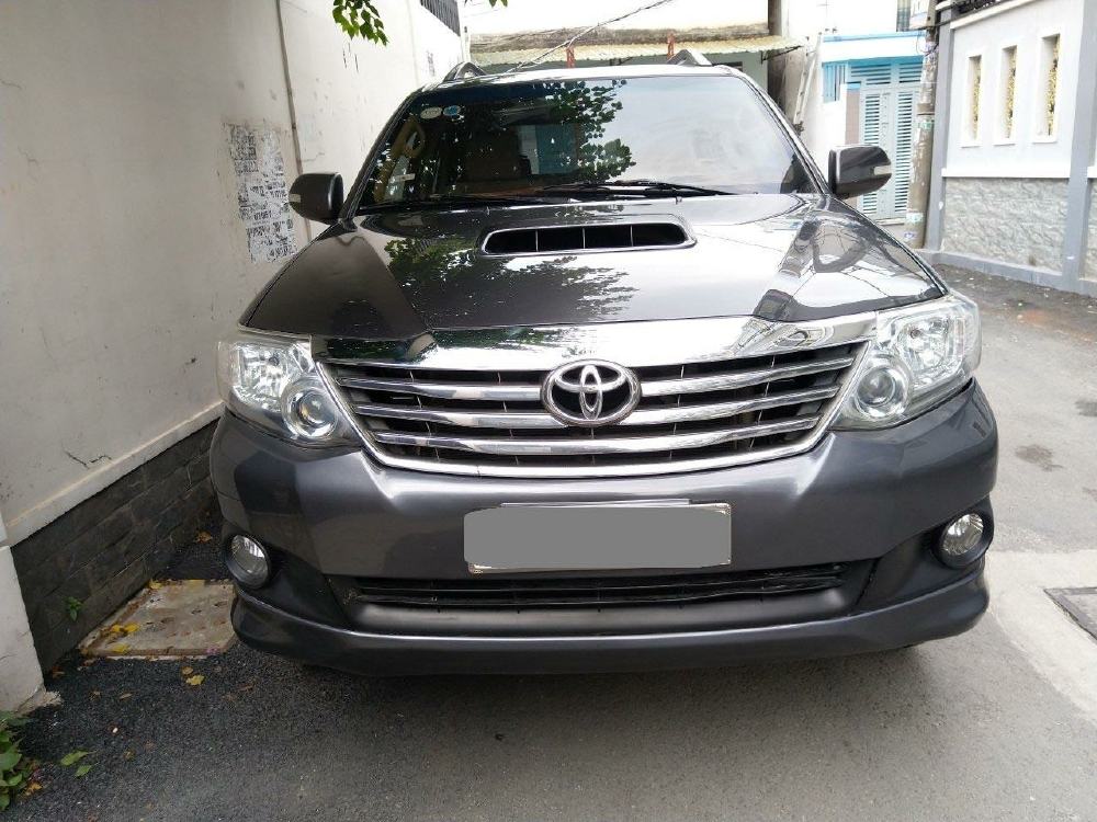 Kẹt tiền bán gấp Toyota Fortuner số sàn dầu 2015