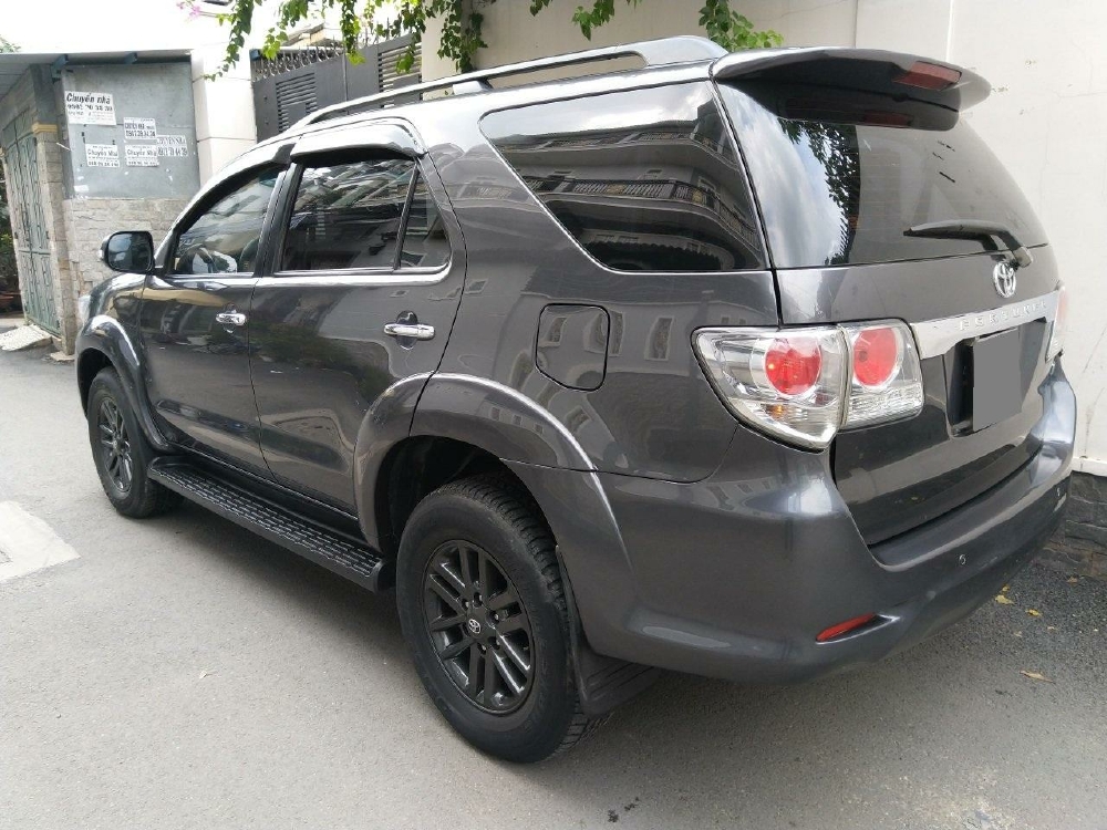 Kẹt tiền bán gấp Toyota Fortuner số sàn dầu 2015