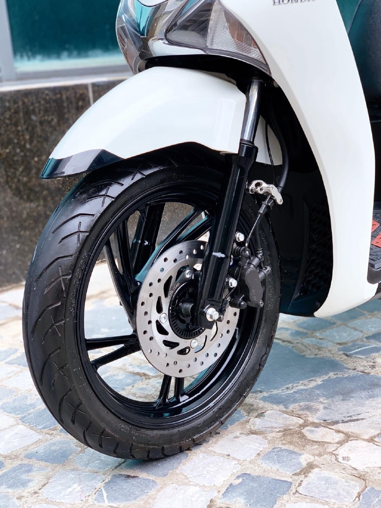 Cần bán SH Việt 150 ABS cuối 2018 màu Trắng như mới
