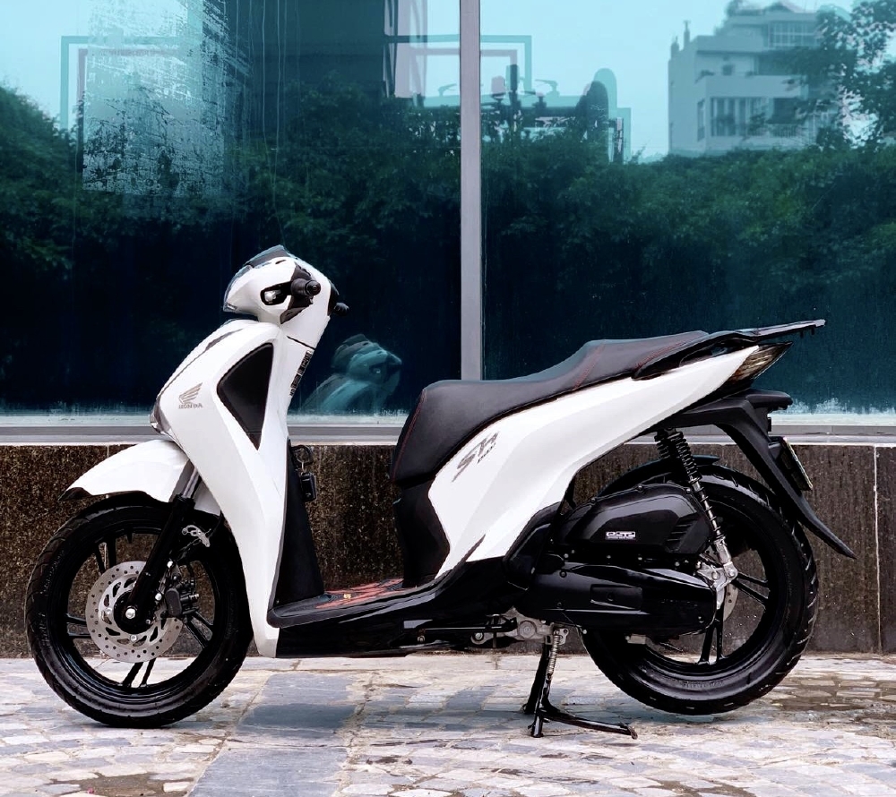 Cần bán SH Việt 150 ABS cuối 2018 màu Trắng như mới