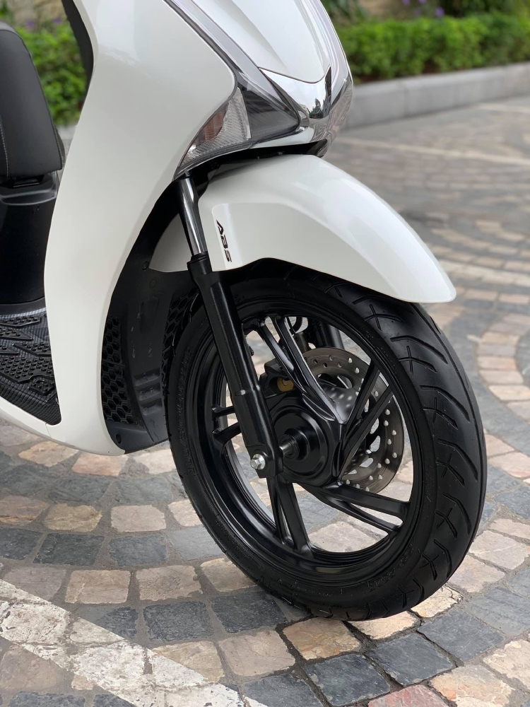 Cần bán SH Việt 150 ABS cuối 2018 màu Trắng cực chất