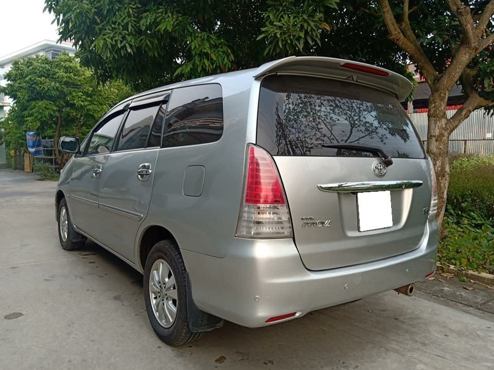 Gia đình cần bán xe Innova 2008