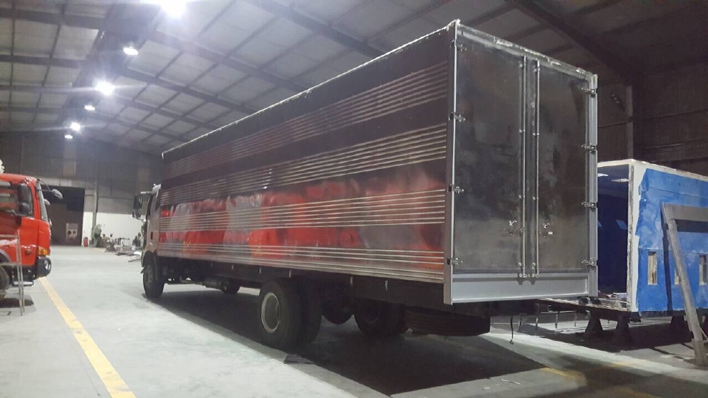 Xe tải 8 tấn thùng dài 10 mét chuyên chở hàng cồng kềnh