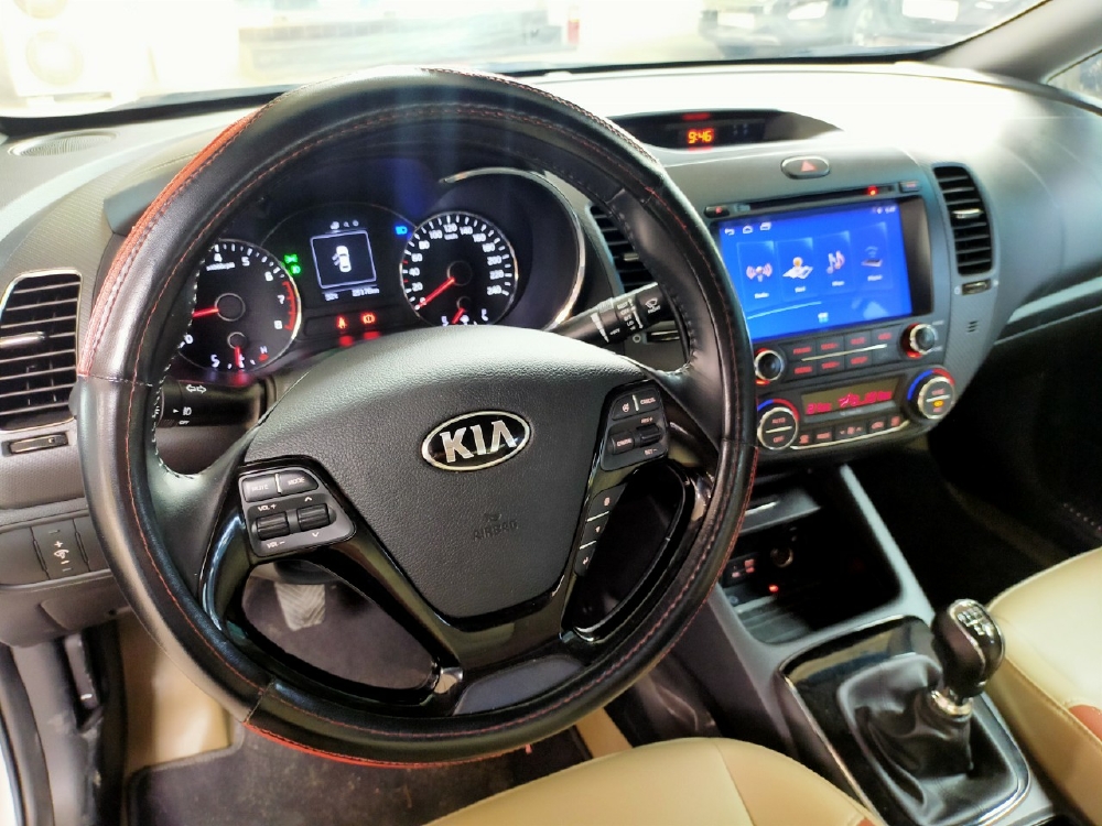 Kia Cerato 1.6MT 2018 màu bạc bs SG xe đẹp baotest