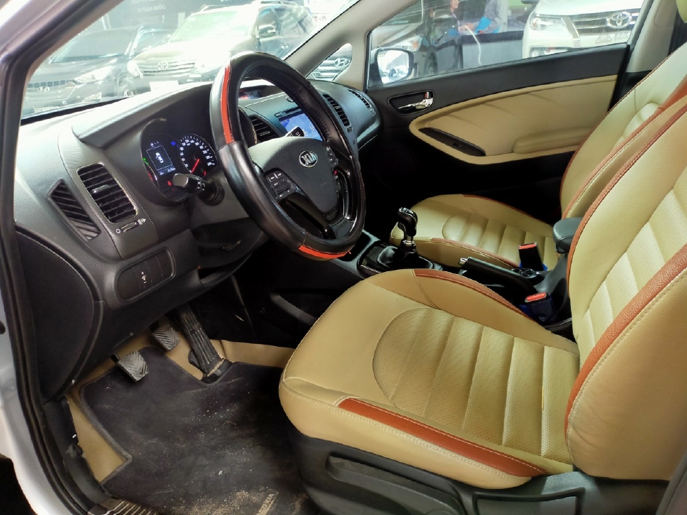 Kia Cerato 1.6MT 2018 màu bạc bs SG xe đẹp baotest