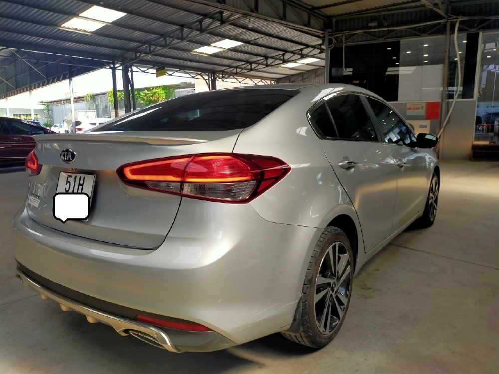 Kia Cerato 1.6MT 2018 màu bạc bs SG xe đẹp baotest