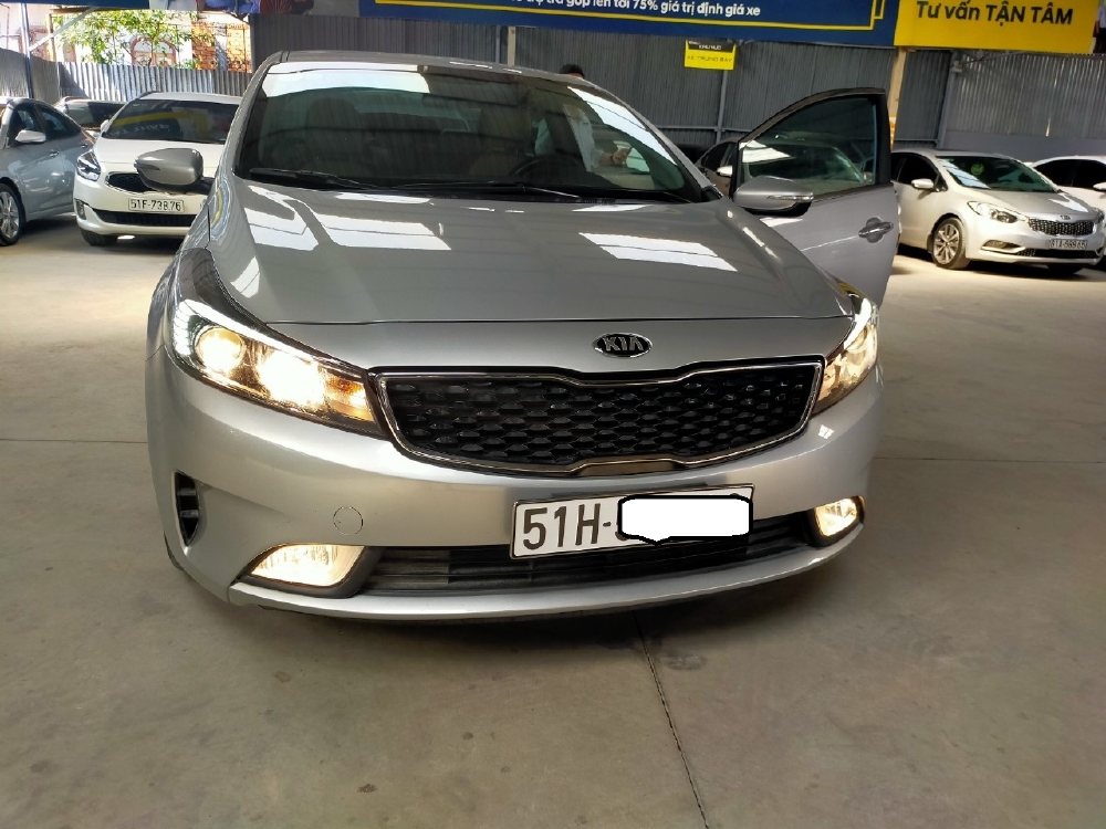 Kia Cerato 1.6MT 2018 màu bạc bs SG xe đẹp baotest