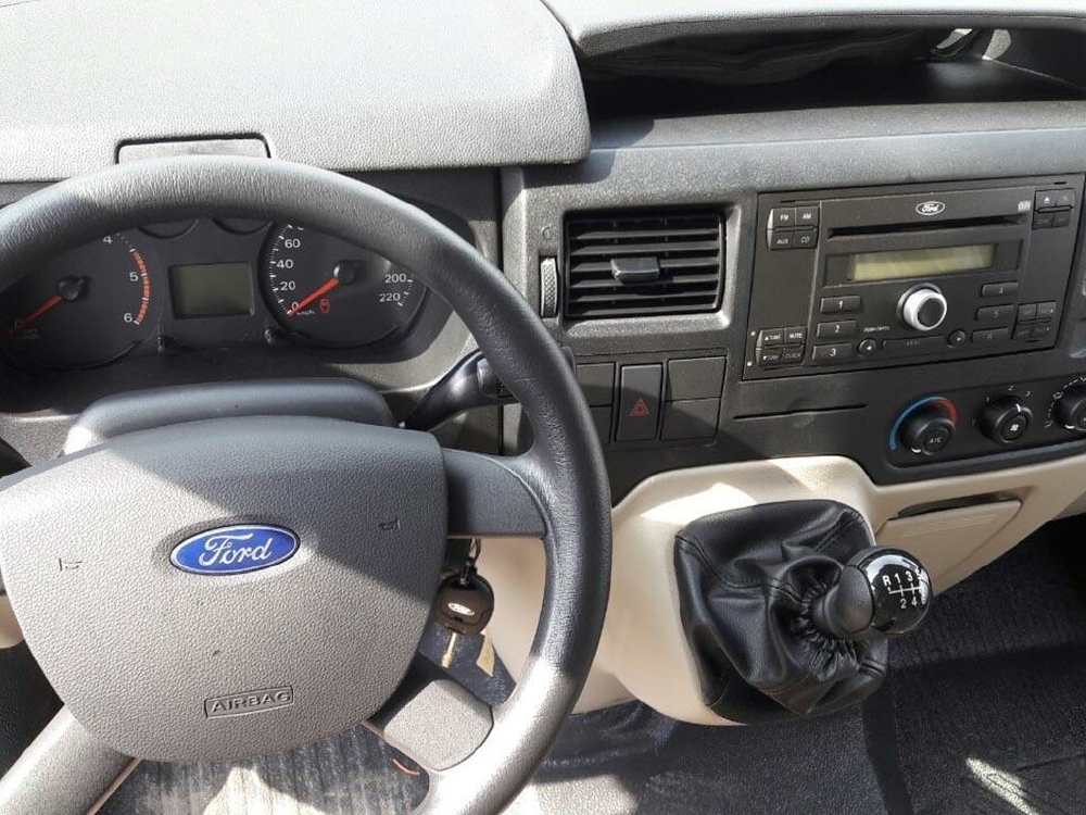 Gia đình cần bán xe Transit 2016