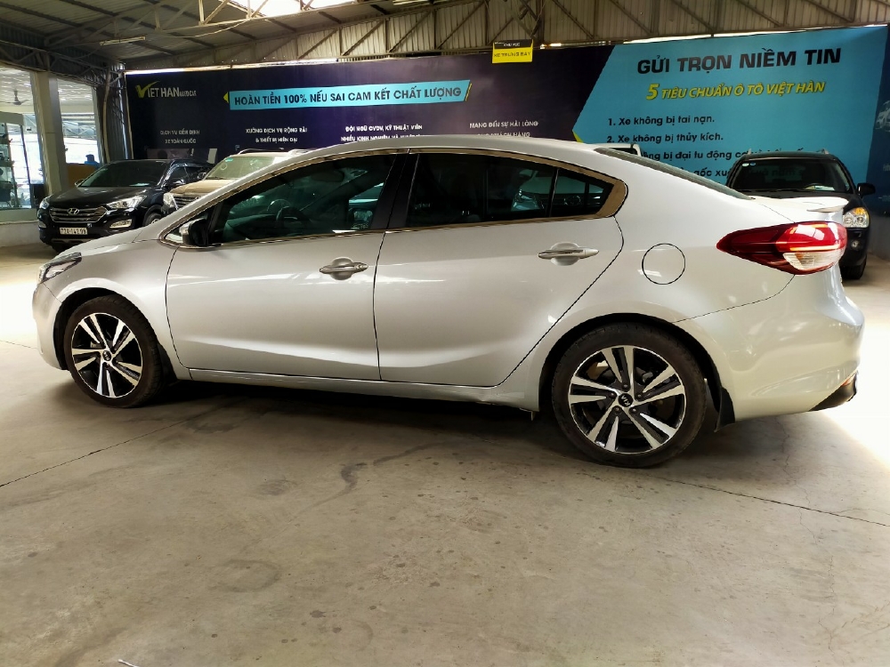 Kia Cerato 1.6MT 2018 màu bạc bs SG xe đẹp baotest