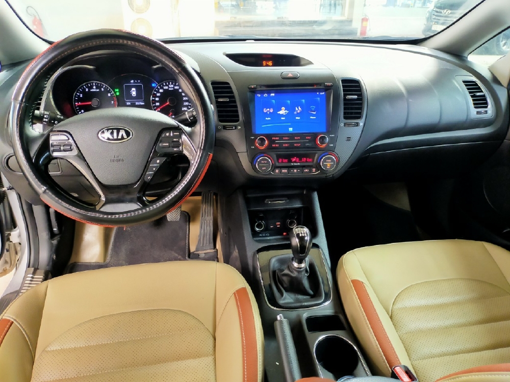 Kia Cerato 1.6MT 2018 màu bạc bs SG xe đẹp baotest
