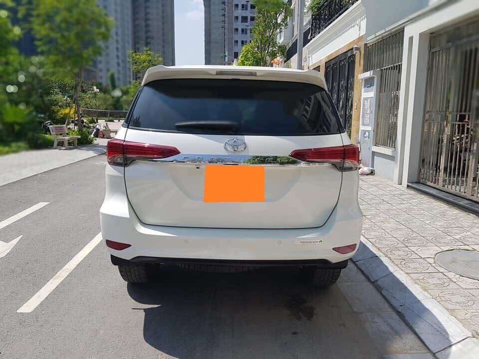 Bán nhanh em xe Toyota Fortuner 2018