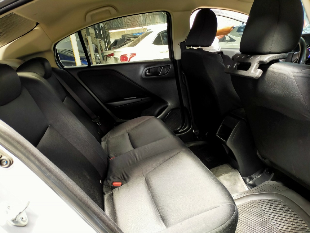 Honda City 1.5MT 2017 số sàn màu bạc biển SG