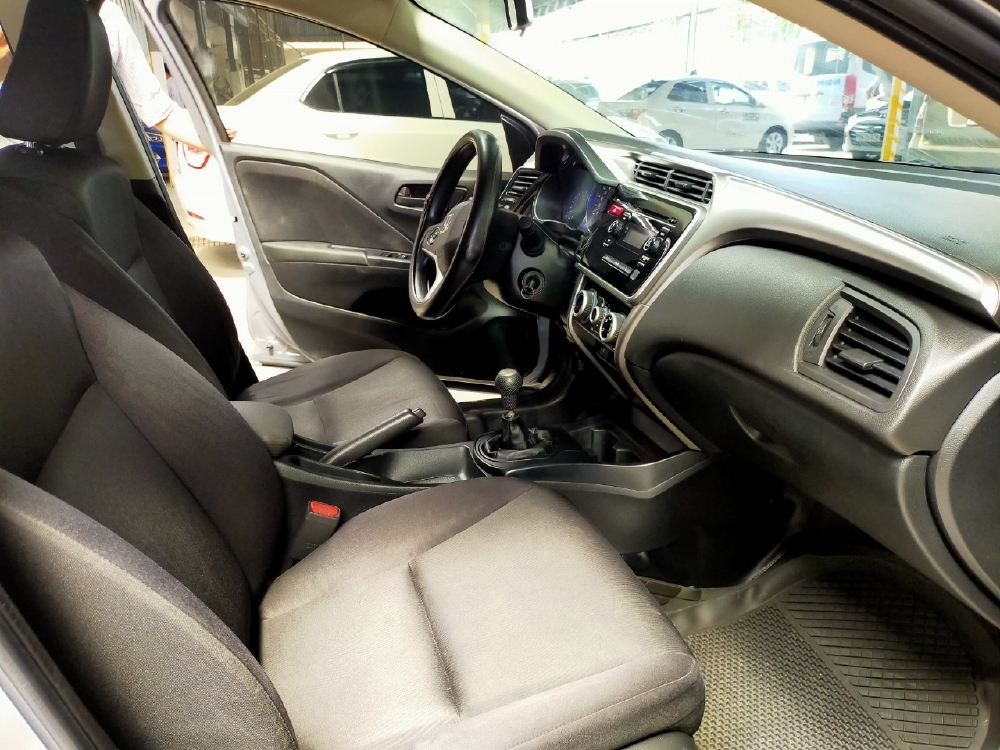 Honda City 1.5MT 2017 số sàn màu bạc biển SG