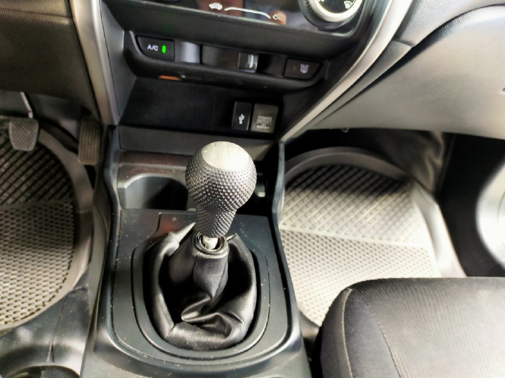 Honda City 1.5MT 2017 số sàn màu bạc biển SG