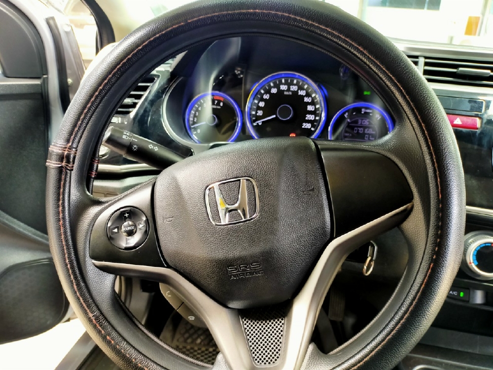 Honda City 1.5MT 2017 số sàn màu bạc biển SG