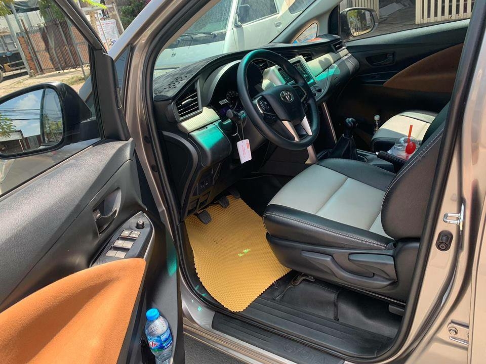 Bán Toyota Innova Xám 2017